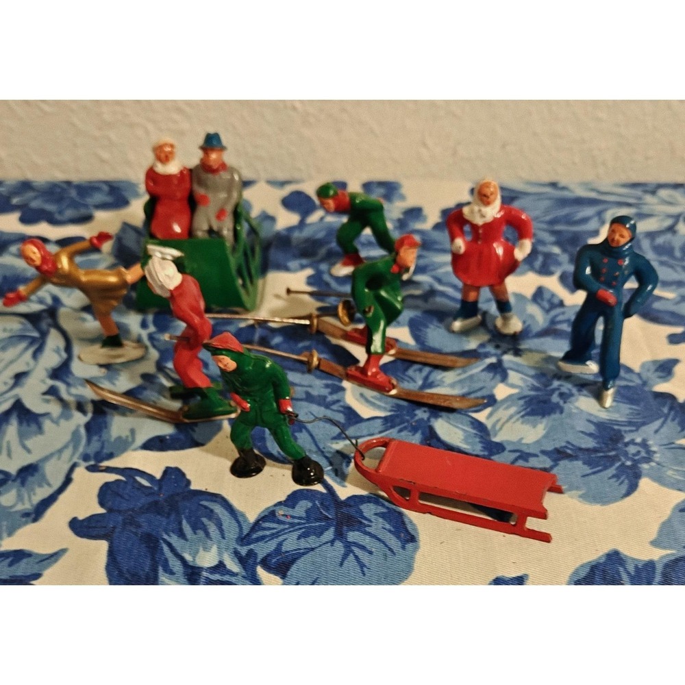 VINTAGE LEAD BARCLAY Figurines, Winter Christmas 1930s Lot Of 10 Pieces